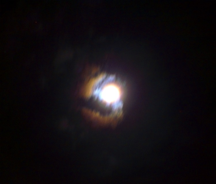 Moon corona on 2006 Nov 08: 05