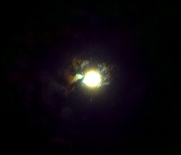 Moon corona on 2006 Nov 08: 08